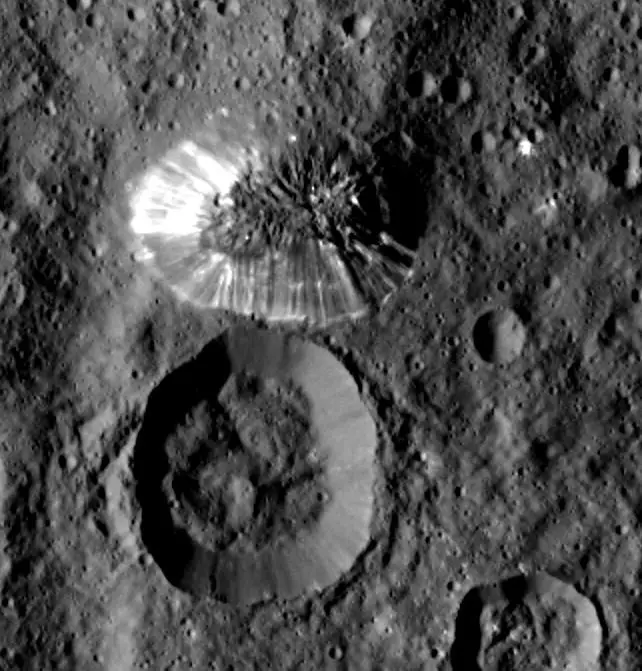 Ceres Lonely Mountain 1450 km.jpg